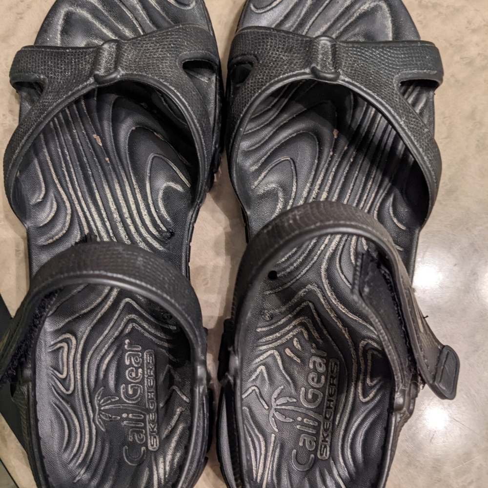 Skechers Caligear size 10 sandals